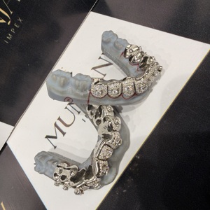 เพชรคุณภาพสูง VVS ความใสระดับ Brilliant Cut  ฮิปฮอปกริลล์ชุบทอง เงินแท้ S925 สไตล์วินเทจ รับรองโดย IGI สำหรับงานปาร์ตี้  ออกแบบตามสั่งสำหรับผู้ชาย - Product Image 6