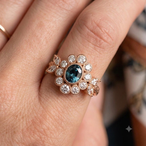 Bague Art Déco Moissanite 1 carat Saphir Bleu Coupe Ovale Halo Floral Plaqué Rhodium Argent 925 Original Style Vintage Promesse pour Elle - Product Image 4