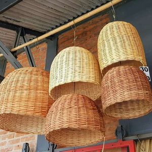 Lanterne suspendue en osier de luxe, faite à la main, en rotin naturel, abat-jour moderne élégant pour la décoration de la maison, des hôtels et des événements - Product Image 5