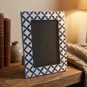 Marco de Fotos de Resina Premium con Incrustaciones de Hueso, Diseño Artístico de Mosaico Hecho a Mano, Exhibición de Fotos de Tamaño Personalizado para Interiores de Lujo - Product Image 5