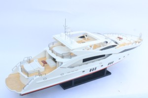 Modelo de Yate Moderno de Madera Hecho a Mano SUNSEEKER PREDATOR 130 - Product Image 6