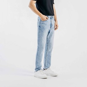 Jean en denim décontracté pour homme, style urbain, bleu foncé délavé, avec logo personnalisable - Product Image 2