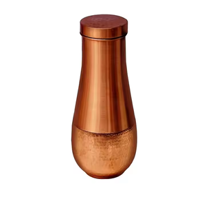 Botella de Cobre con Diseño Tradicional Hecho a Mano por Crescent Crafts - Revestimiento Anticorrosión, Ecológica, Apta para Lavavajillas, Ideal para Fiestas - Product Image 1