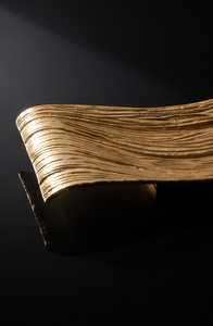 Plateau doré contemporain minimaliste, texture sculpturale, objet d'art pour la cuisine et la salle à manger - Product Image 4