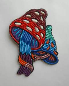 Broche perlée de qualité supérieure pour femmes, élégant accessoire de bijouterie ethnique à prix avantageux - Product Image 5