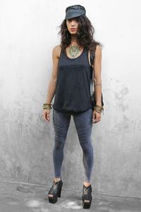 Leggings confortables pour femmes avec construction extensible et design élégant - Product Image 3