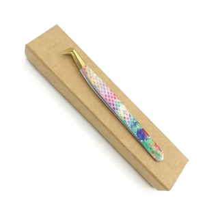 Pinzas para Pestañas de Acero Inoxidable Chapadas en Oro, Punta Suave para Volumen, Ecológicas y Sostenibles, con Recubrimiento de Papel Colorido - Product Image 1