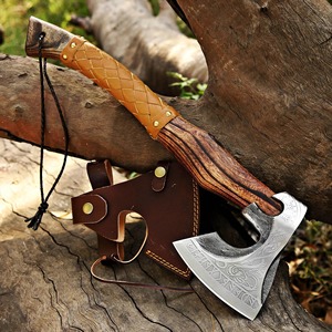 Hache Tomahawk en acier forgé à la main avec manche en bois sculpté et fourreau en cuir, hache de survie, longueur totale de 32 pouces - Product Image 1