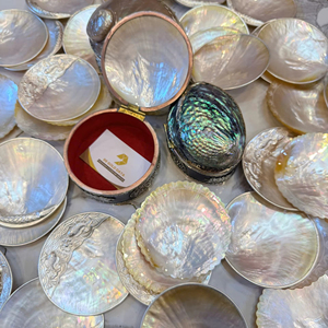 จานเปลือกหอยมุกธรรมชาติสำหรับจัดแสดงอาหารหรู - Product Image 1