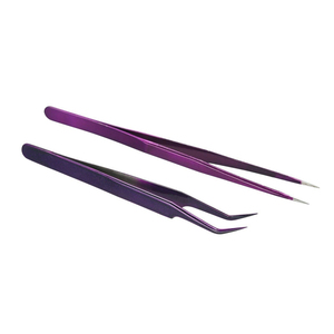 Équipement professionnel pour salon de beauté, accessoires de précision pour le soin des cils et les procédures de toilettage. - Product Image 1