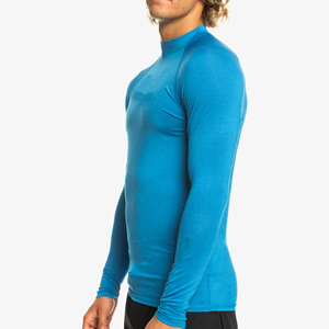 Camiseta de compresión personalizada para hombre, OEM, poliéster, transpirable, de secado rápido, ideal para deportes acuáticos y entrenamiento en el gimnasio. - Product Image 5