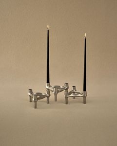 Support à bougies en poudre blanche avec trois bras, forme personnalisée pour la décoration intérieure, design durable - Product Image 4