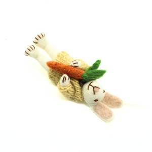 Ornement de lapin en laine écologique fait main avec motif de carotte pour la décoration de la maison à l'occasion de Pâques - Product Image 3