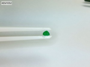 พลอยมรกตแซมเบียทรงแปดเหลี่ยมคุณภาพพรีเมียม น้ำหนัก 1.44 กะรัต สีเขียวเข้ม คุณภาพสูง เหมาะสำหรับทำแหวนเครื่องประดับ - Product Image 6