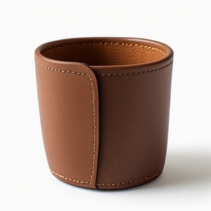 Mini-jardinière décorative en cuir haut de gamme, conçue pour les espaces modernes, avec une texture riche et un attrait contemporain - Product Image 1