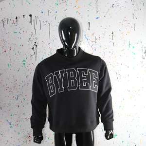 Sudadera BYBEE BLACK con Cuello Alto, 100% Negro, Apliques Bordados, Cuello Ancho, Hilos Finos - Product Image 4