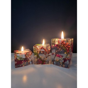 Porte-bougies carrés transparents avec fleurs intégrées pour la décoration de la maison, résistants à la chaleur, lot de trois - Product Image 1