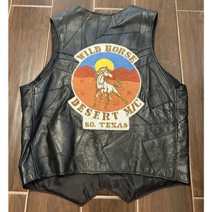Chaleco de Cuero Genuino para Hombre, Estilo Patchwork, con Parche de Motocicleta Wild Horse Desert MC, Chaqueta sin Mangas Estilo Western - Product Image 1