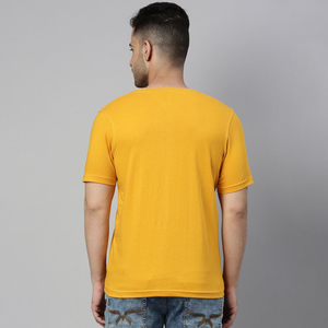 เสื้อยืดคอกลมแขนสั้นทรงปกติสีเหลืองมัสตาร์ดสำหรับผู้ชาย ผ้าถักสีพื้น สไตล์ลำลอง - Product Image 1