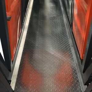 Chute per bestiame da 10FT per macchine agricole con bilancia da 4500 libbre, uscita laterale, aperture oscillanti superiori/inferiori, display LCD per il peso e sistema di bloccaggio laterale - Product Image 5
