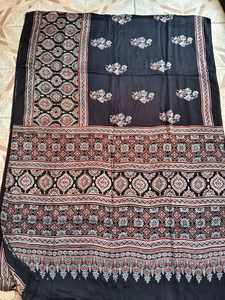 Sari AJRAKH con Estampado Artesanal Natural, Tela de Seda Modal Pura, Materiales de Calidad Premium para Exportación, Disponible en Stock, Venta al Por Mayor - Product Image 3