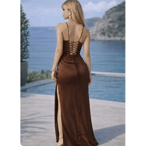 Vestido Largo de Satén Color Chocolate con Apliques Florales 3D para Eventos Formales - Product Image 4