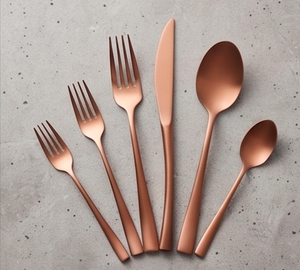 Ensemble de couverts en bronze mat, design minimaliste, résistant à la rouille, pour mariages et dîners - Product Image 4