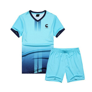 Uniforme de sport respirant, léger, durable et confortable pour l'entraînement et la pratique en extérieur - Product Image 1