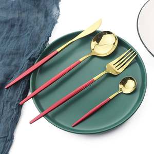 Service de couverts dorés de luxe pour des dîners élégants, idéal pour les hôtels, les restaurants, la maison, les fêtes, les mariages et la décoration de table haut de gamme. - Product Image 1