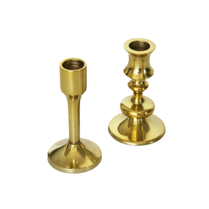 Candelabros de Diseño Clásico para Decoración del Hogar, Portavelas de Aluminio Fundido con Acabado Dorado Brillante, Hechos a Mano y Personalizados - Product Image 1