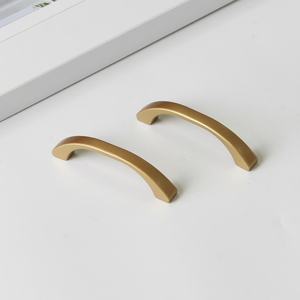Precio de fábrica: Tirador de arco dorado de aleación de zinc para gabinetes, muebles de cocina, baño, tocador y armario, estilo moderno. - Product Image 2