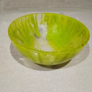 Tazón de Resina Hecho a Mano con Acabado Inspirado en Mármol y Diseño de Resina Epoxi Esmeralda, Perfecto para Uso Decorativo y Servir en la Cocina - Product Image 1