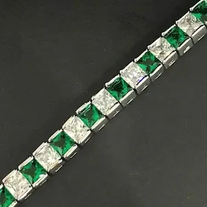 Pulsera de tenis simulada con corte princesa verde brillante, engaste geométrico de bisel en oro blanco, joyería unisex para uso diario - Product Image 3