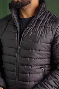 Chaqueta Acolchada de Color Sólido Personalizada – Abrigo de Invierno Impermeable con Capucha para Hombre, Suministro al por Mayor OEM - Product Image 3