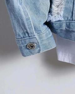 Blouson bomber en denim bleu clair pour homme, doublure en sherpa, col rabattable, fermeture à boutons en corne, toile enduite respirante et écologique - Product Image 6
