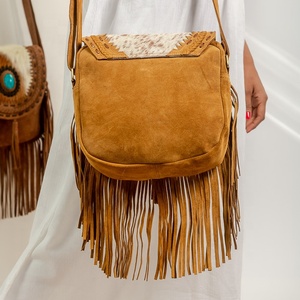 Bolso bandolera informal de cuero tallado con flecos y flecos de piel hecha a mano de calidad superior para mujer con estilo - Product Image 3