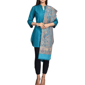 ผ้าคลุมไหล่ผู้หญิงคุณภาพสูงสำหรับฤดูหนาวปี 2026 ผ้าคลุมไหล่แบบยาวดั้งเดิมพร้อมพู่ห้อย อุ่นสบาย ทันสมัย บริการ OEM พร้อมให้บริการ - Product Image 4