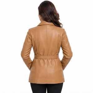 Chaqueta de Cuero para Mujer, Elegante y de Alta Calidad, Diseñada con Materiales Duraderos y Detalles Modernos para un Uso Diario Cómodo - Product Image 3