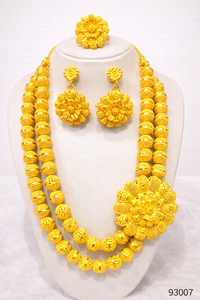 Parure de bijoux vintage plaqué or 24 carats style Dubaï : collier, boucles d'oreilles, bracelets, peignes, broches en cuivre - Product Image 3