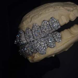 Grillz en Moissanite Diamantée les Plus Vendus – Bijoux Tendance pour Hommes et Femmes, Idéaux pour Événements Spéciaux et Fêtes – Disponibles à la Vente - Product Image 5