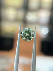 เพชร Aura Verde 5.00-5.10 กะรัต ทรงแฟนซีอินเทนส์บริลเลียนท์คัท เพชรสังเคราะห์เพาะเลี้ยงในห้องปฏิบัติการ รับรองโดย IGI ระดับความสะอาด VVS2 VS1 เพชรเม็ดเดี่ยวคุณภาพพรีเมียม - Product Image 1