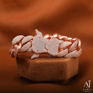 สร้อยข้อมือแต่งงานสุดหรูสำหรับทุกเพศ AARVA JEWELS ชุบทองคำชมพูและโรเดียม ประดับด้วยโมอิสซาไนต์ทรงกลมเจียระไนแบบบริลเลียนท์ พร้อมดีไซน์รูปสัตว์และประดับเพชรแบบไมโครเพฟ - Product Image 1