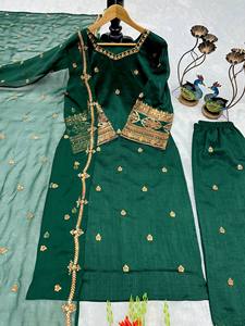 Elegante Conjunto Kurti Palazzo Verde Oscuro Bordado con Dupatta para Mujer, Traje Étnico de Diseñador para Fiesta con Bordado Zari y Hilo - Product Image 5