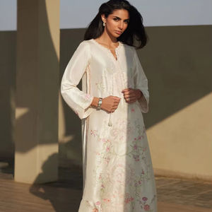 Caftanes Formales Largos hasta el Suelo, Cintura Natural, 100% Seda Satén, Estampado Floral, Liso, con Botones, Borlas y Bordados, Escote Corazón, para Exteriores - Product Image 1