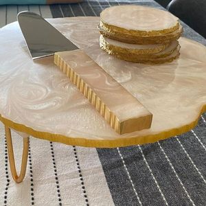 Ensemble de supports à gâteaux en résine Blue Ocean faits à la main avec bord doré, 6 dessous-de-verre, compatibles lave-vaisselle et congélateur - Product Image 6