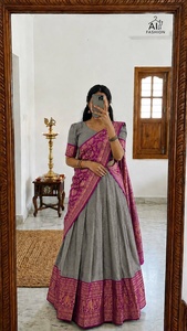 Lehenga Choli très attrayant avec dupatta pour les mariages et les festivals, provenant d'un fournisseur et exportateur indien. - Product Image 2
