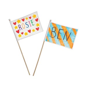 Drapeaux rectangulaires portables personnalisés en polyester avec mât en acrylique, imprimés numériquement pour activités promotionnelles - Product Image 3