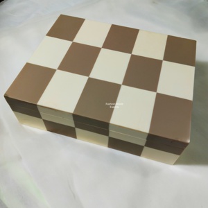 Joyero de madera personalizable hecho a mano con incrustaciones de resina blanca grabada Botón de bocina acabado pulido para almacenamiento decorativo - Product Image 3