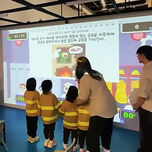 ซอฟต์แวร์วาดภาพแบบอินเทอร์แอคทีฟ Play Edu Awesome Island Kids Cafe พร้อมเซ็นเซอร์ฉายภาพบนจอ LED ปรับแต่งได้ - Product Image 2