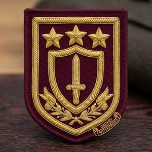 Parche Redondo Bordado a Mano con Hilo de Oro, Escudo con Estrella, Insignia Circular de Fieltro Verde, Servicio Personalizado para Uniformes - Product Image 5